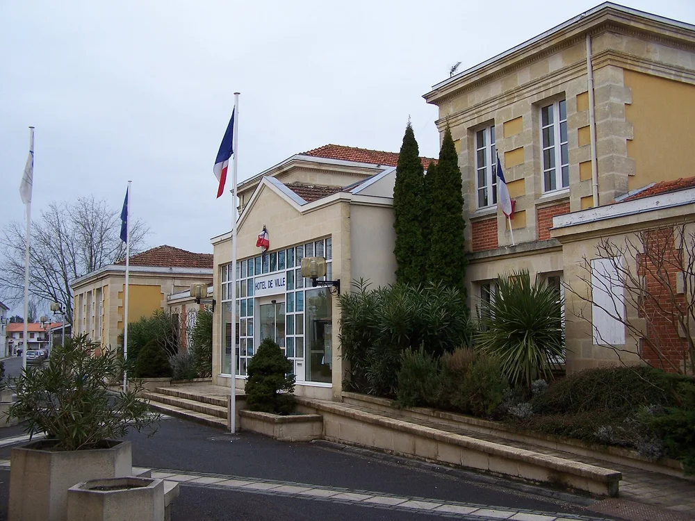 View of Arès